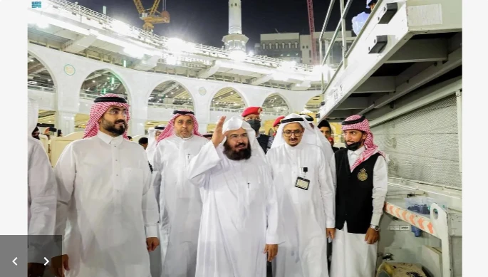 In keeping with tradition, the lower part of the kiswa — the black cloth covering the Kaaba in Makkah — has been raised about three meters and the area beneath has been covered with white cotton fabric. (SPA)