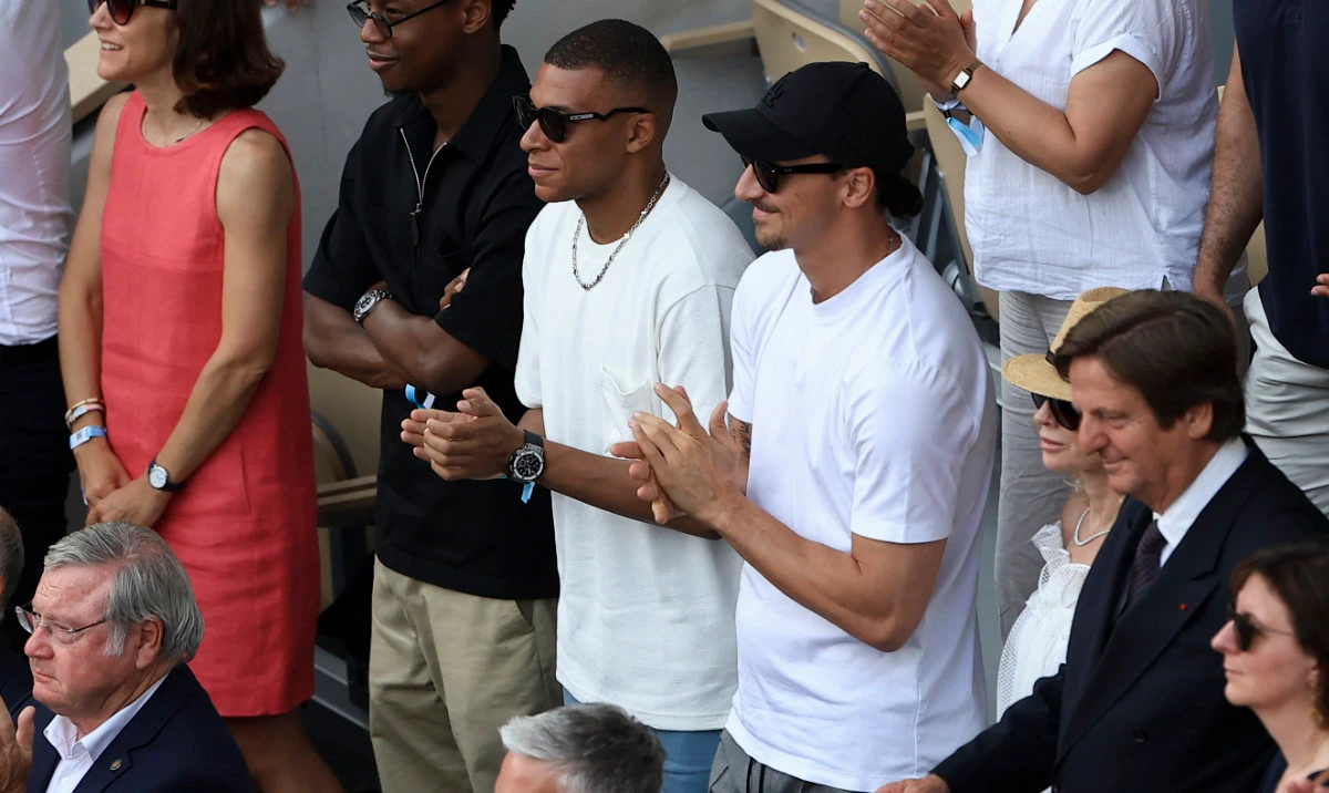 Football stars Kylian Mbappe, center left, and Zlatan Ibrahimovic applaud at the end of the final match of the French Open tennis tournament between Serbia's Novak Djokovic and Norway's Casper Ruud at the Roland Garros stadium in Paris Sunday. (AP)