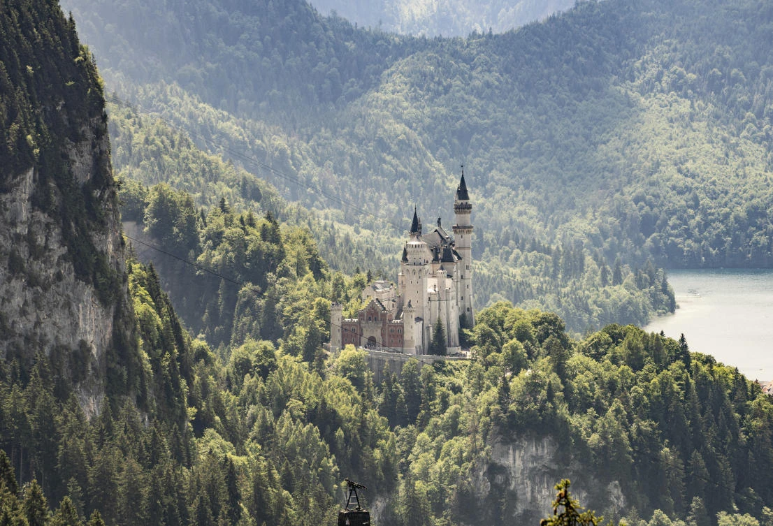 Above, the Neuschwanstein castle in Schwangau, Germany. An American tourist assaulted two compatriots near the popular tourist attraction, resulting in the death of one and serious injuries to the other. (dpa via AP)
