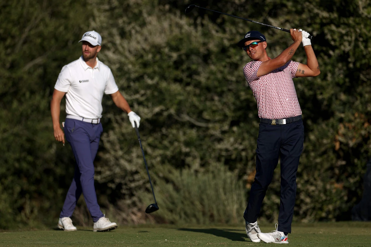 Wyndham Clark of the US watches as compatriot Rickie Fowler plays his shot on the 12th tee during the third round of the 123rd US Open Championship at The Los Angeles Country Club on Saturday in Los Angeles, California. (AFP)