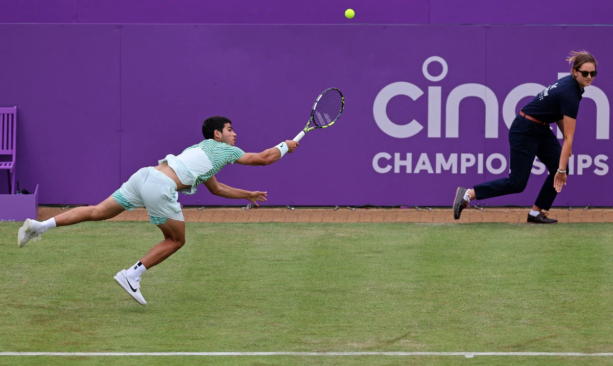 Spain's Carlos Alcaraz dives in an attempt to play a return against France's Arthur Rinderknech during their men's single tennis match on Day 4 of the Cinch ATP tennis Championships at Queen's Club in west London on Tuesday. (AFP)