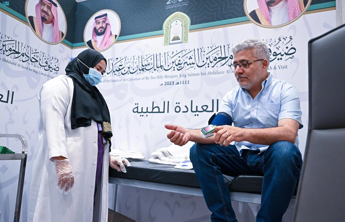 Mobile dental clinic near Grand Mosque provides free service to pilgrims