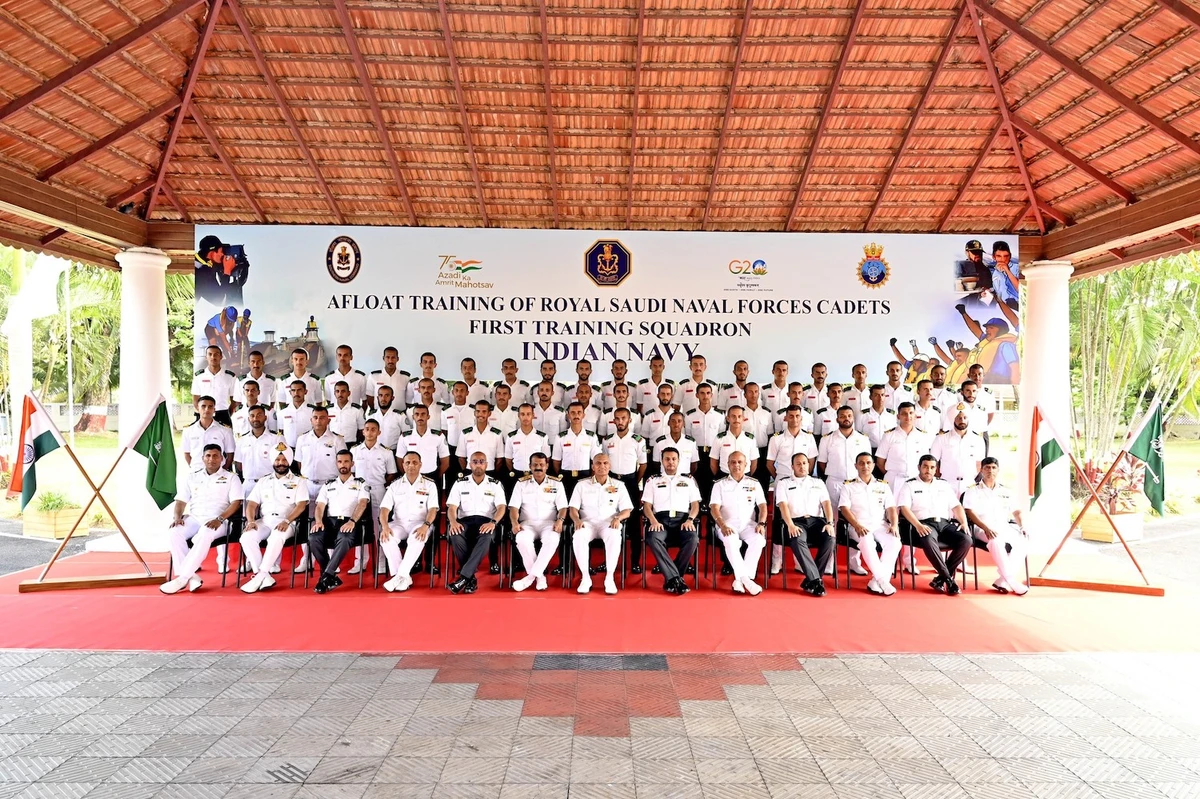 Saudi cadets pose for a group photo with India’s navy chief Adm. R. Hari Kumar. (File/Indian Navy)