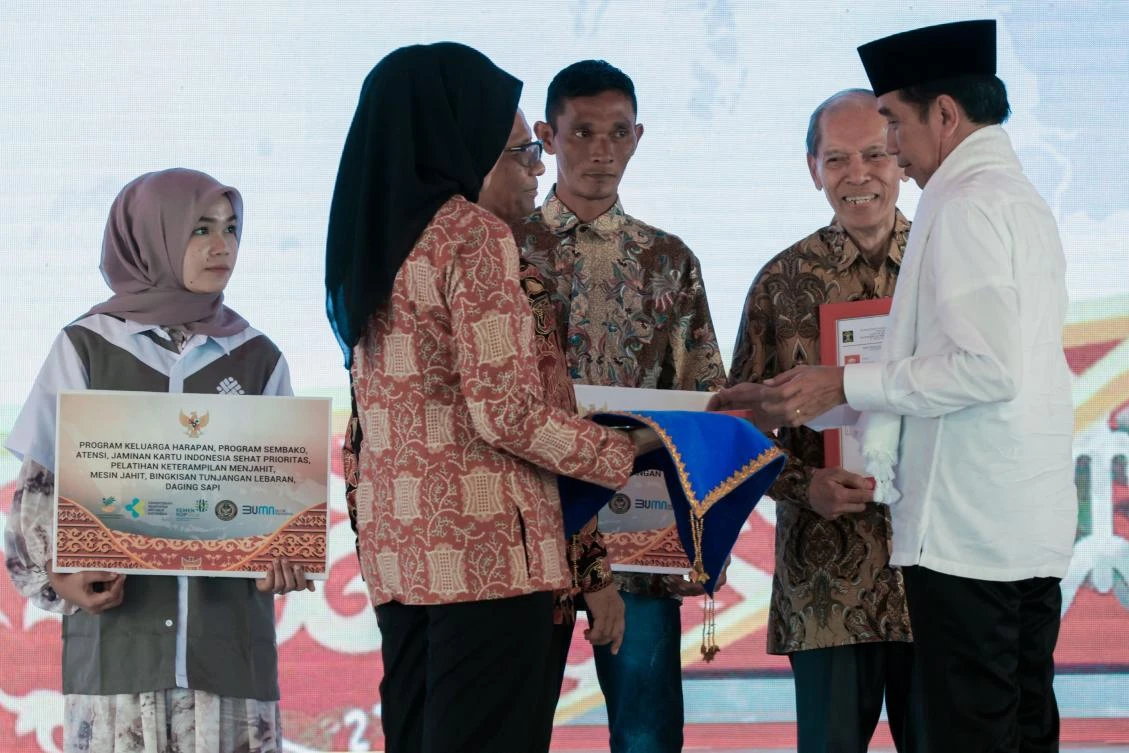 Indonesia’s president vowed on June 27 to “heal” the pain caused by serious human rights violations by compensating those who suffered at the hands of the country’s brutal military regimes. (AFP)