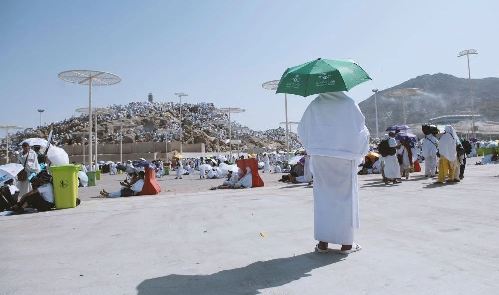 Multilingual awareness messages are being sent to pilgrims to help worshippers avoid heat and sunstroke. (Twitter/@SaudiMOH)