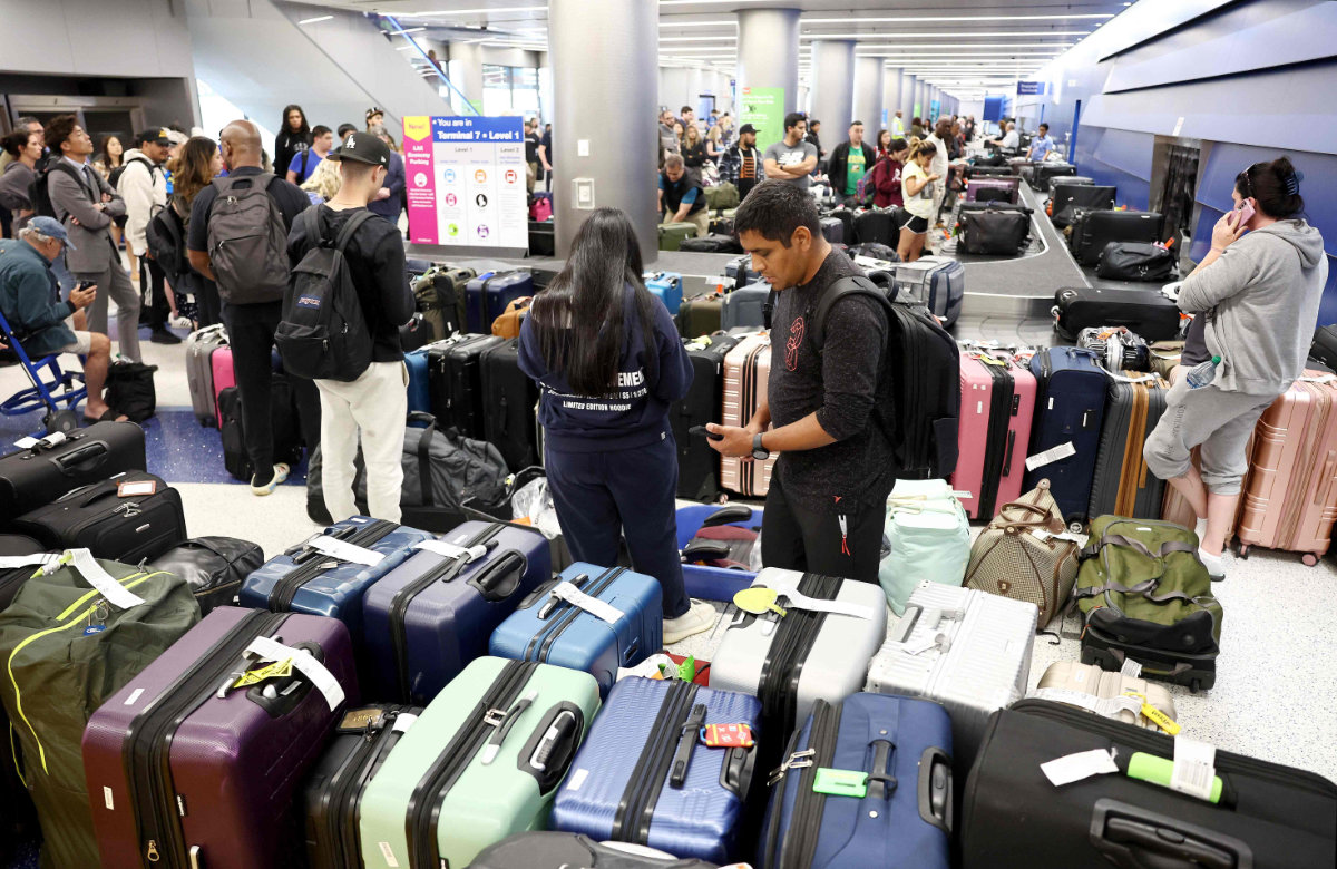 Travelers wait for their bags amid rows of unclaimed luggage at the United Airlines baggage claim area at Los Angeles International Airport (LAX) on June 29, 2023 in Los Angeles, California. (Getty Images / AFP)