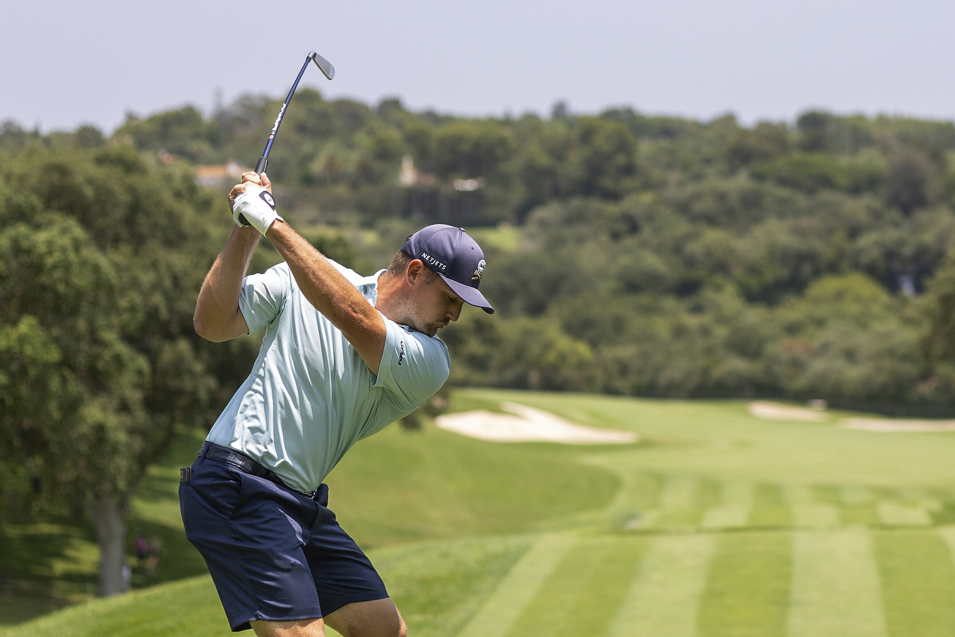 DeChambeau eagles the final hole to take LIV Golf lead in Spain