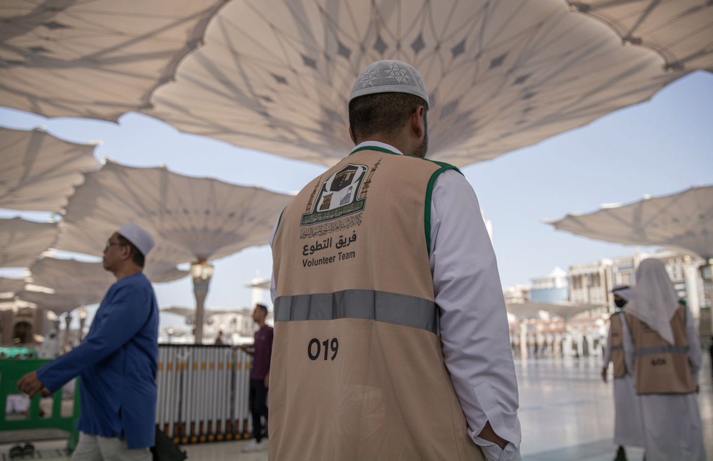 Some of the volunteers are pictured at the Prophets’s Mosque in Madinah. (@wmngovsa)