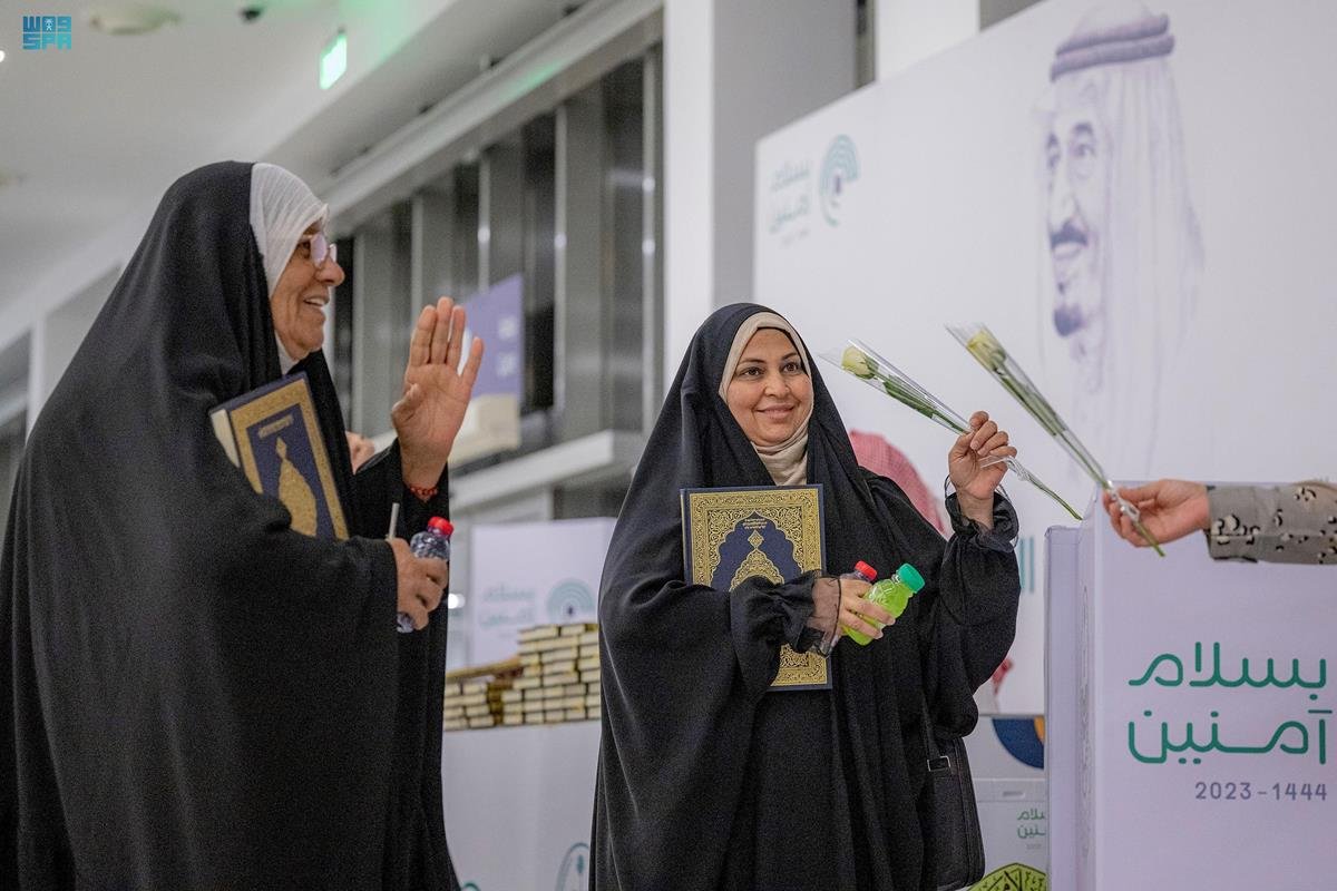 First group of Iraqi pilgrims leaves Saudi Arabia via Jadidat Arar after performing Hajj