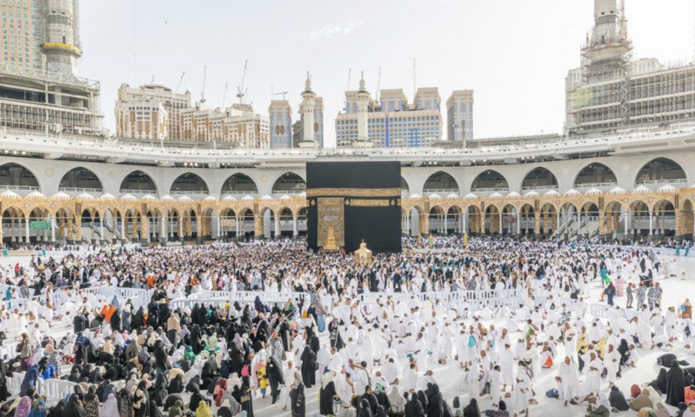 The Ministry of Hajj and Umrah has announced the start of the Umrah season by beginning the issuance of electronic visas. (@ReasahAlharmain)