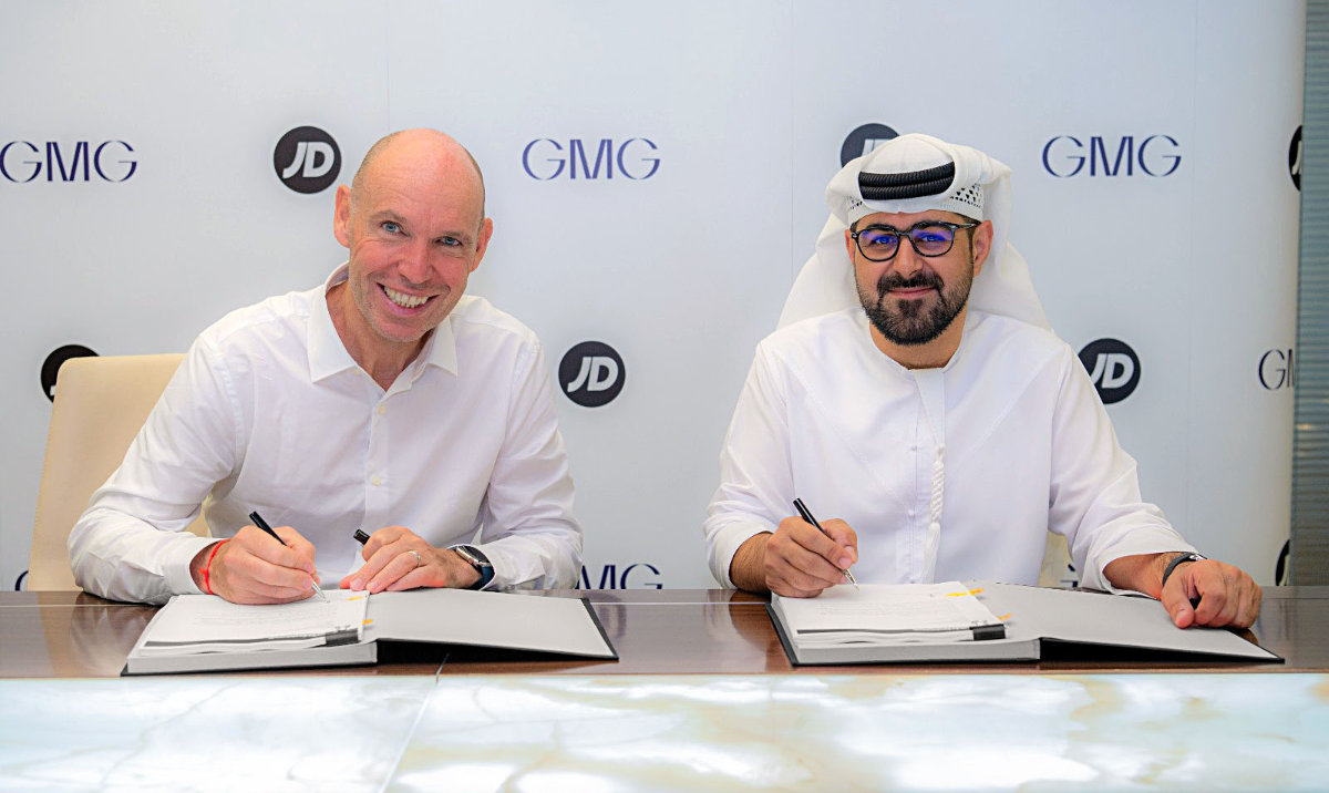 Régis Schultz, CEO of JD Sports, left, and Mohammed A. Baker, deputy chairman and CEO of GMG, at the signing of the franchise agreement. (Supplied)