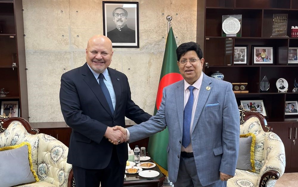 International Criminal Court Prosecutor Karim Khan, left, meets Bangladesh Foreign Minister A.K. Abdul Momen in Dhaka on July 4, 2023. (ICC)
