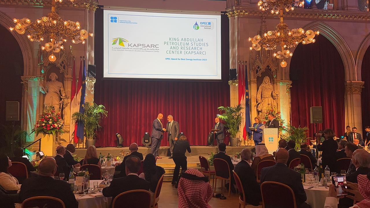KAPSARC received the “Best Energy Research Institute Award” and the “OPEC Award for the Best Energy Research Paper” for its analysis of the stability of the oil market.