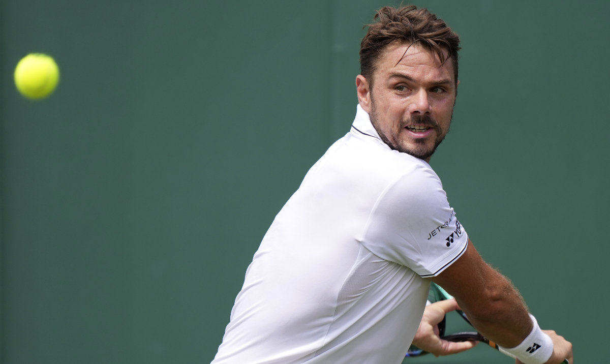Wawrinka sets up Djokovic clash as Wimbledon clears backlog