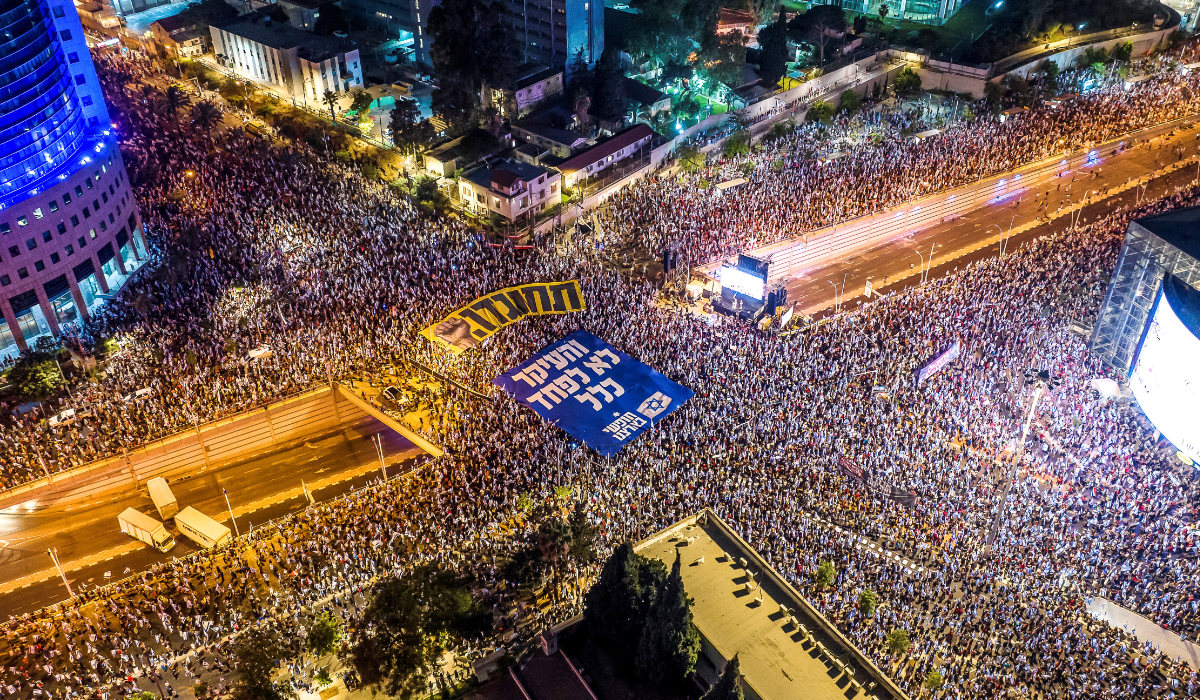 An aerial view shows protesters holding banners with the words in Hebrew "resist" and "The main thing is not to be afraid at all" as they take part in a demonstration against Israeli Prime Minister Benjamin Netanyahu and his nationalist coalition government's judicial overhaul, in Tel Aviv, Israel July 8, 2023. (REUTERS)