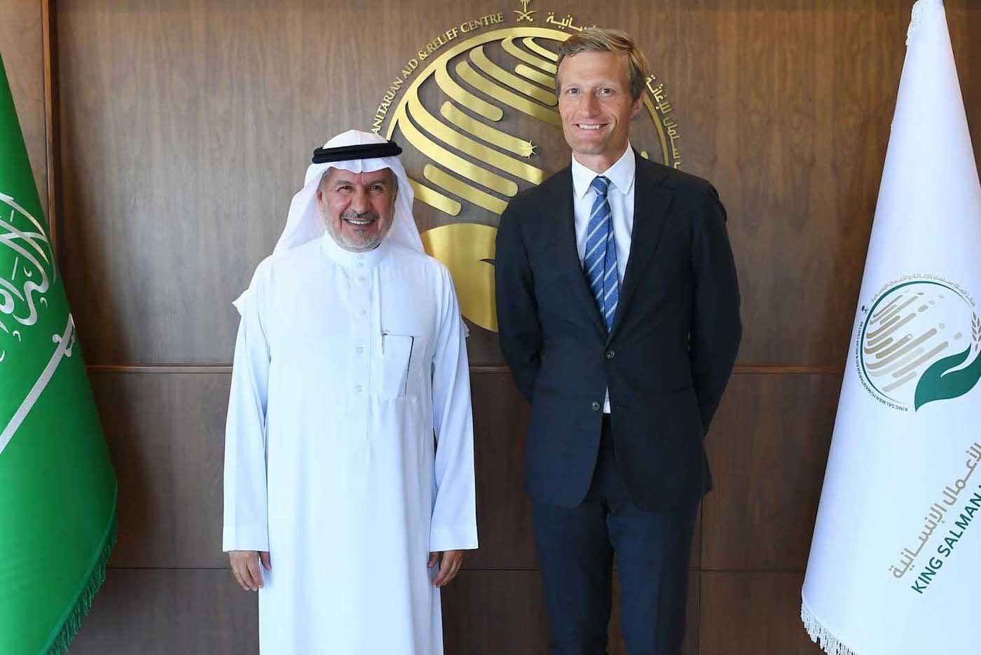 Dr. Abdullah Al-Rabeeah is pictured with Carl Skau, the deputy executive director of the WFP, in Riyadh on Monday. (SPA)