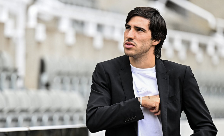 Newcastle United’s $70 million new boy Sandro Tonali has revealed that he expects life in the English Premier League to be a steep learning curve. (Twitter/@NUFC)