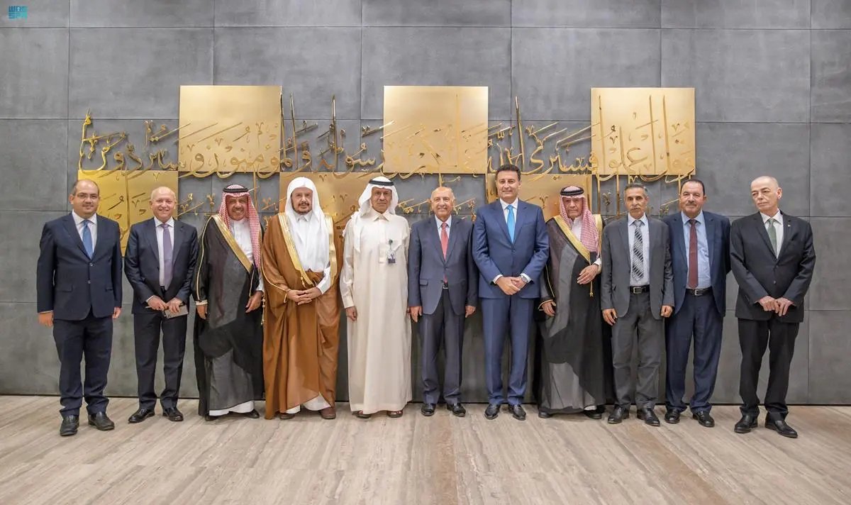 Saudi energy minister discusses cooperation with speaker of Jordanian parliament
