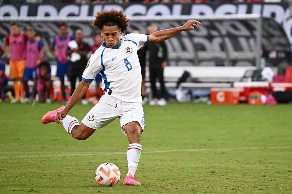 Panama’s midfielder Adalberto Carrasquilla scores the winning penalty kick during the CONCCAF 2023 Gold Cup semifinal between Panama and the US at Snapdragon Stadium in San Diego, California on Wednesday. (AFP)