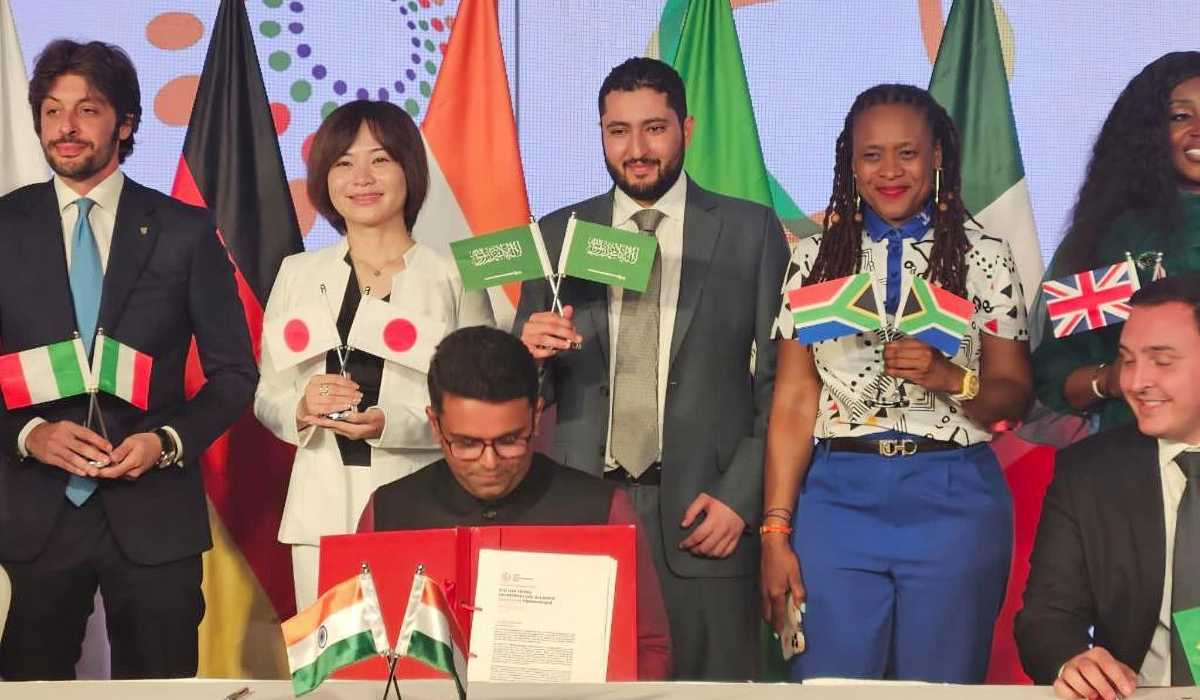 Saudi delegation head Prince Fahad bin Mansour, center, is surrounded by international delegates to the G20 Young Entrepreneurs Alliance Summit in New Delhi on July 15, 2023. (AN photo)