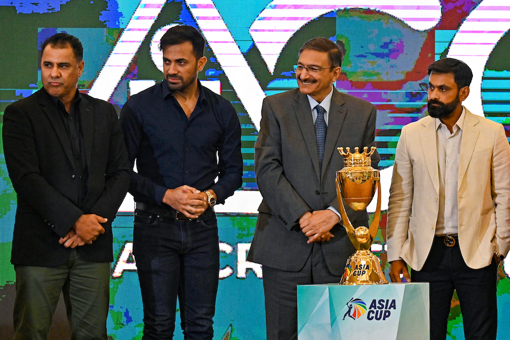 Zaka Ashraf, chairman of the Pakistan Cricket Board, second right, with Pakistan’s cricketer Wahab Riaz, second left, and cricket coach Waqar Younis, left, unveil the Asia Cup 2023 trophy during a ceremony in Lahore on July, 19, 2023. (AFP)