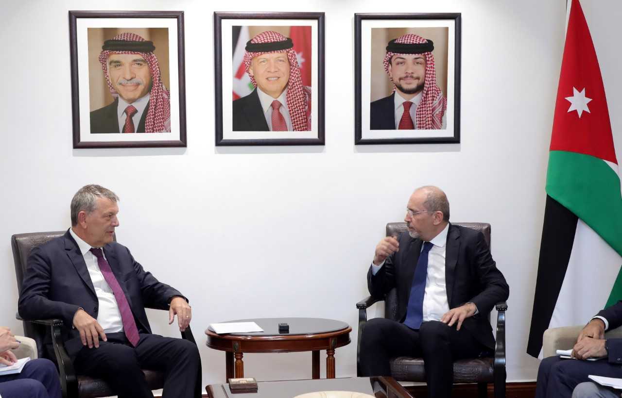 Jordan FM Ayman Safadi and UNRWA Chief Philippe Lazzarini. (Petra)
