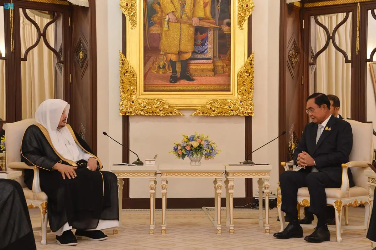 Saudi Shoura Council Speaker Sheikh Abdullah Al-Asheikh met with Thai Prime Minister and Minister of Defense General Prayut Chan-o-cha. (SPA)
