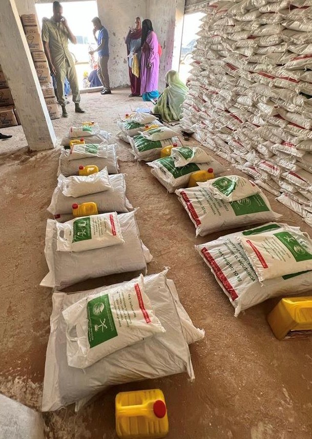 KSrelief delivered nearly 2000 food parcels to those in need. (SPA)