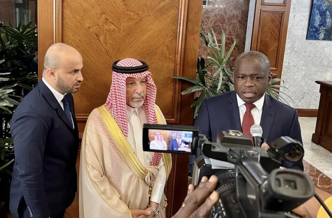 Saudi Arabia Royal Court Advisor Ahmed bin Abdulaziz Qattan was in Libreville on Friday. (SPA)