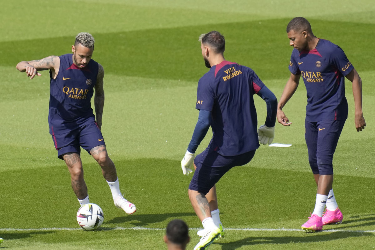 PSG's Neymar, left, and Kylian Mbappe , right, train at the new Paris Saint-Germain training center Thursday, July 20, 2023 in Poissy, west of Paris. (AP)