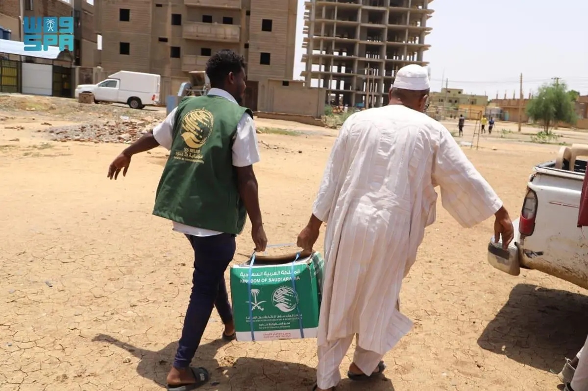 KSrelief distributing food parcels in Sudan’s Kassala State. (SPA)