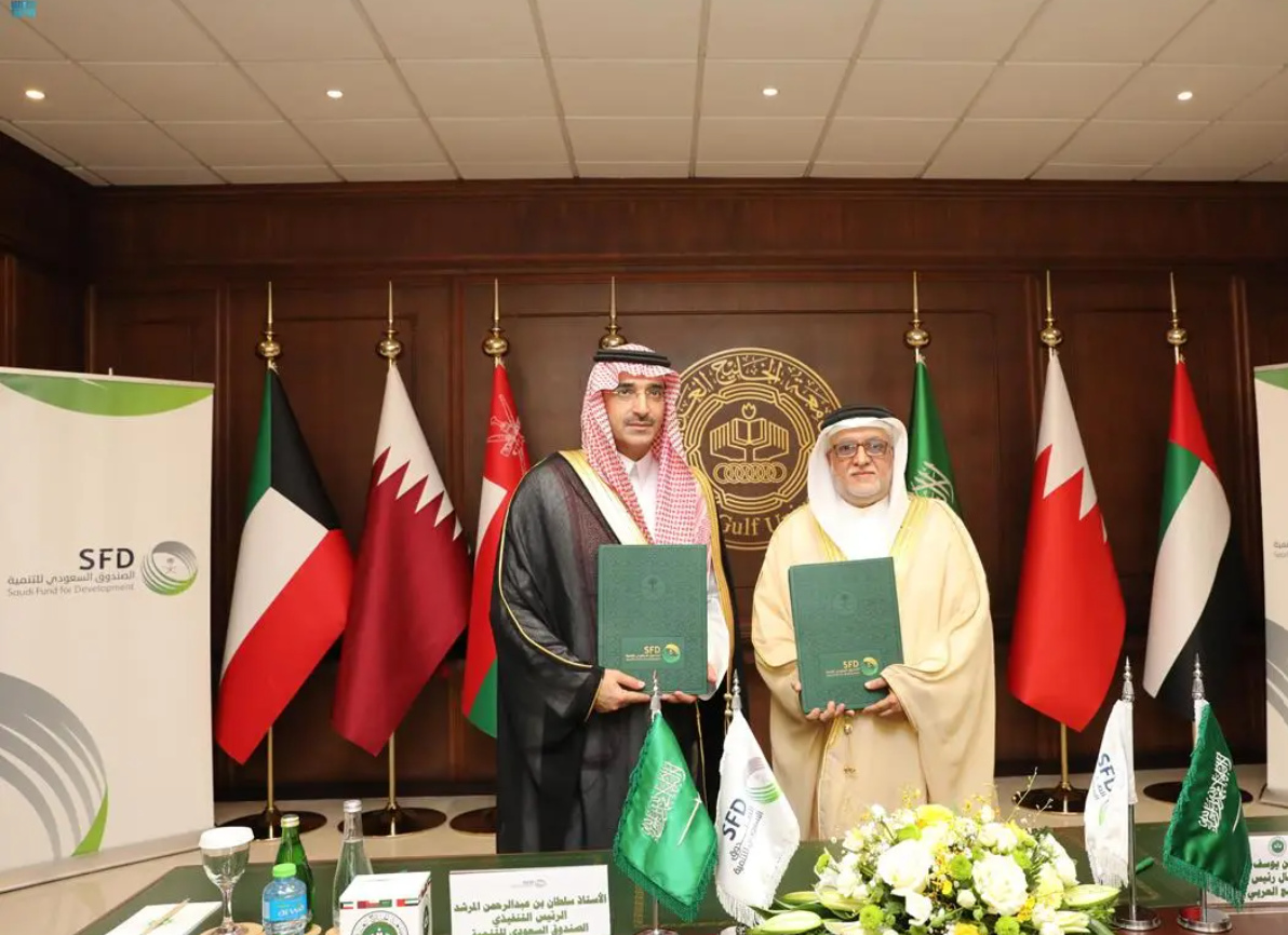 SFD’s CEO Sultan bin Abdulrahman Al-Marshad signed the development grant agreement with the Arabian Gulf University’s acting President Dr. Abdurrahman bin Youssef Ismail. (SPA)