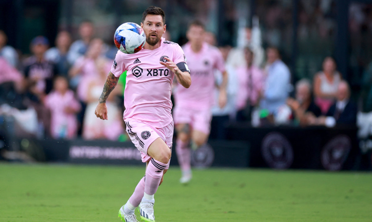 Lionel Messi #10 of Inter Miami CF runs to the ball in the first half during the Leagues Cup 2023 match between Inter Miami CF and Atlanta United at DRV PNK Stadium on July 25, 2023 in Fort Lauderdale, Florida. (AFP)