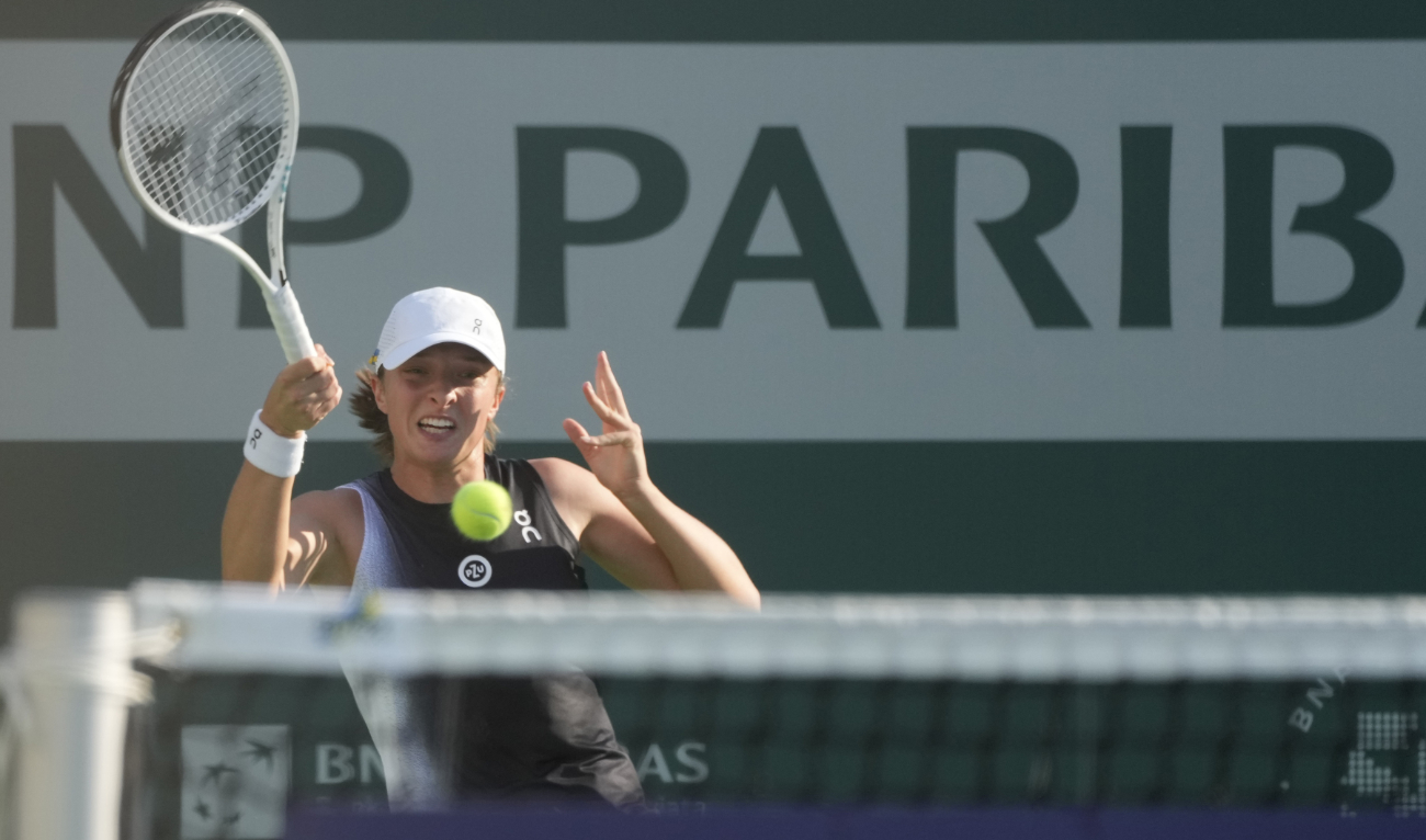 Swiatek into Warsaw quarters as Muchova crashes out