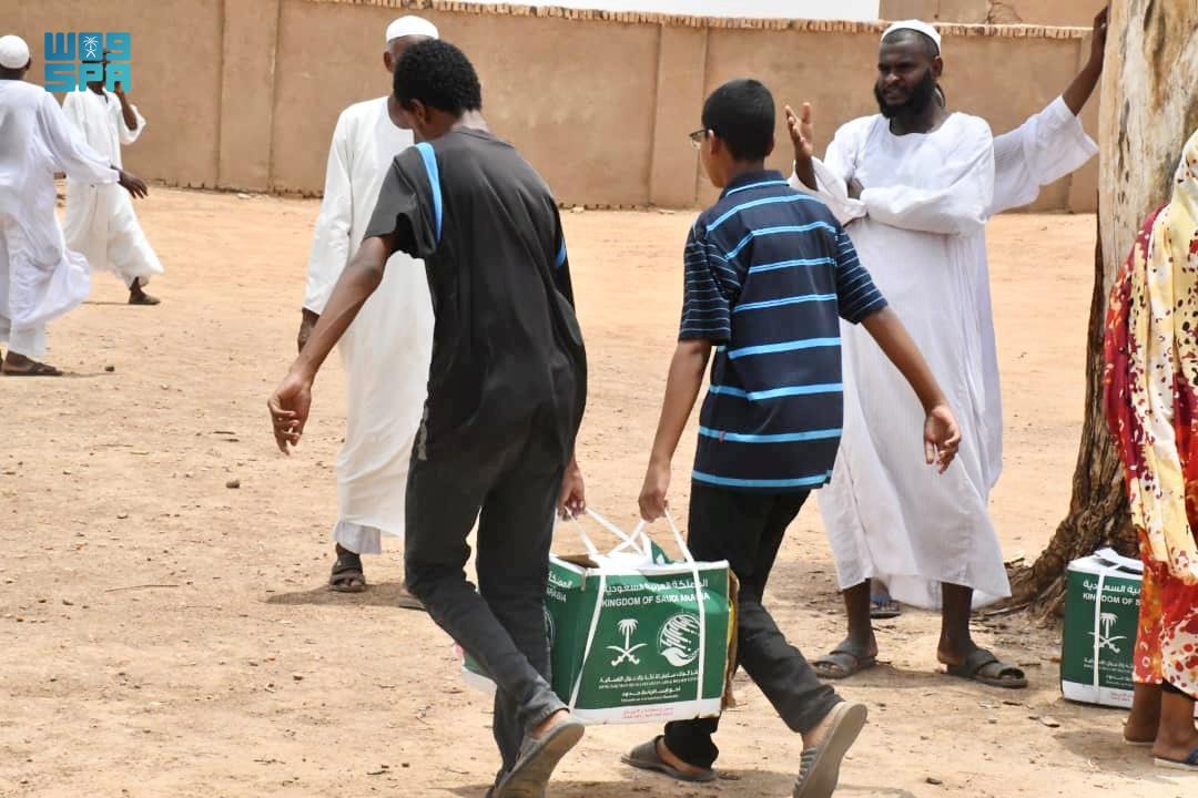 The Saudi Press Agency said that as many as 13,186 individuals benefited from the distributed materials on Saturday. (SPA)