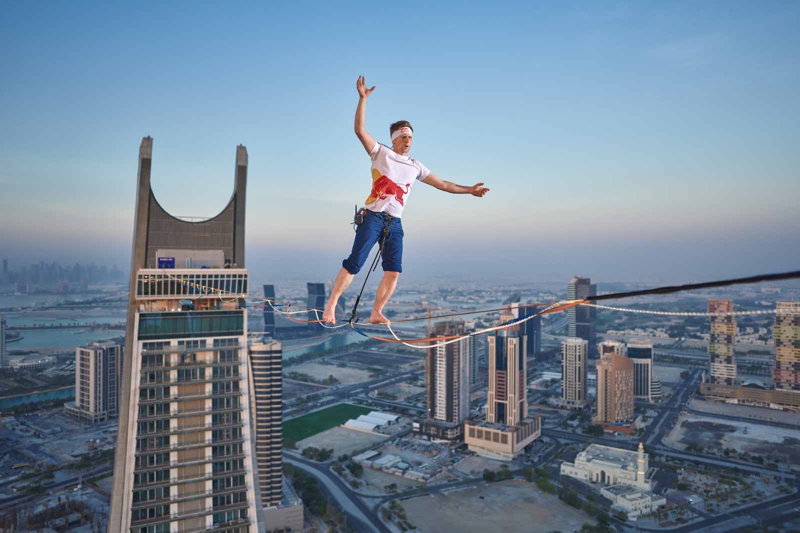 Estonian sets world record for longest LED slackline walk in Qatar