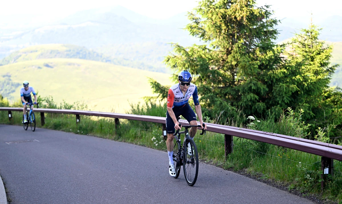 Michael Woods secures big win at top of famed Tour de France mountain as Pogacar closes gap on Vingegaard
