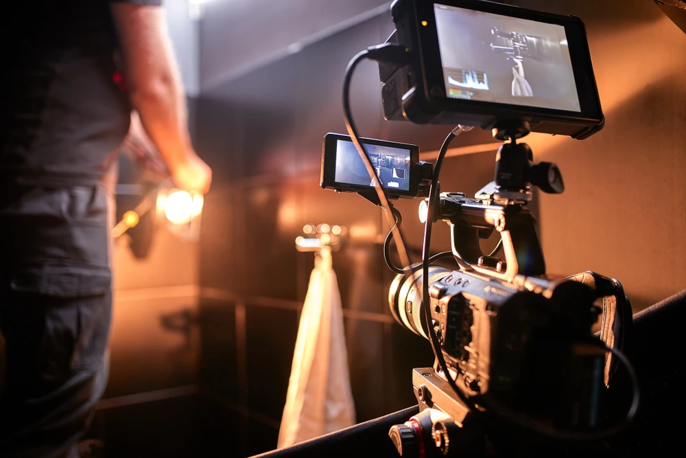 The Ministry of Commerce noted that 1,700 commercial registers were issued in the film production sector, compared to 1,300 in the second quarter of the previous year. (Shutterstock)