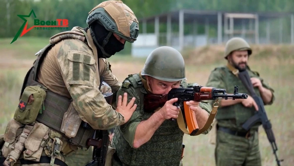 Wagner troops training Belarus forces