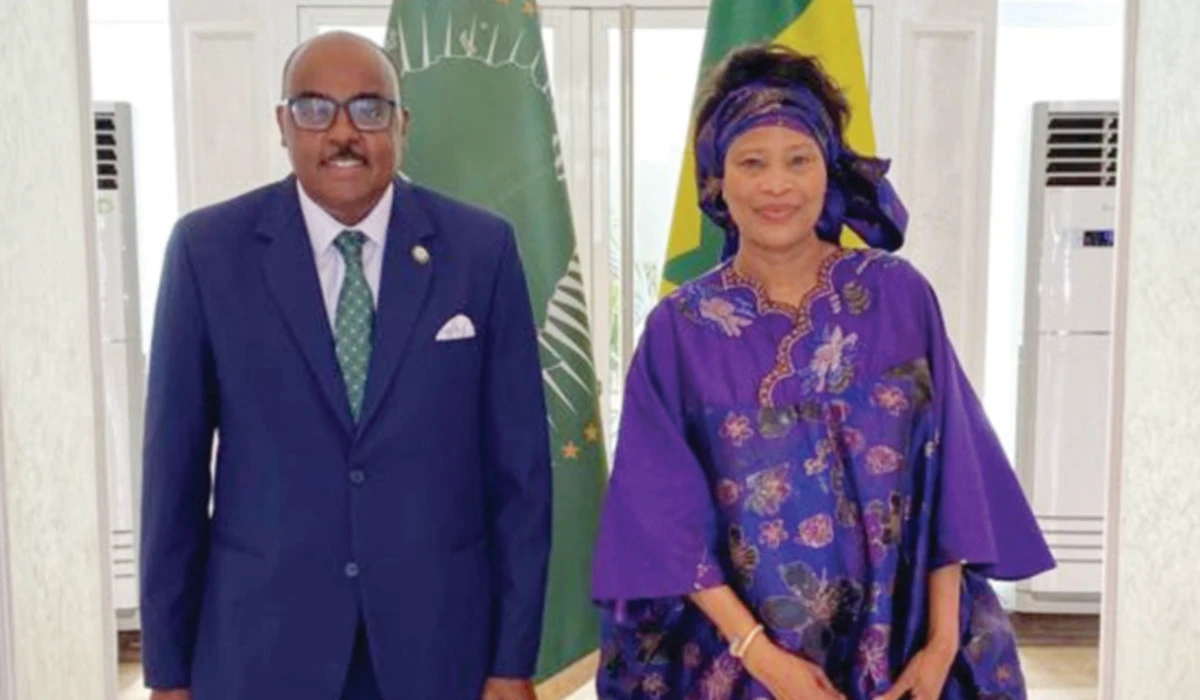 Tariq Ali Bakheet meets with Aissata Tall Sall in Dakar. (Supplied)