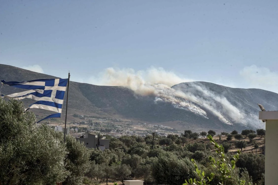 A blaze raged uncontrolled and burned forest in the area of Dervenochoria about 30 km north of Athens, a fire service official said on Tuesday. (AFP)