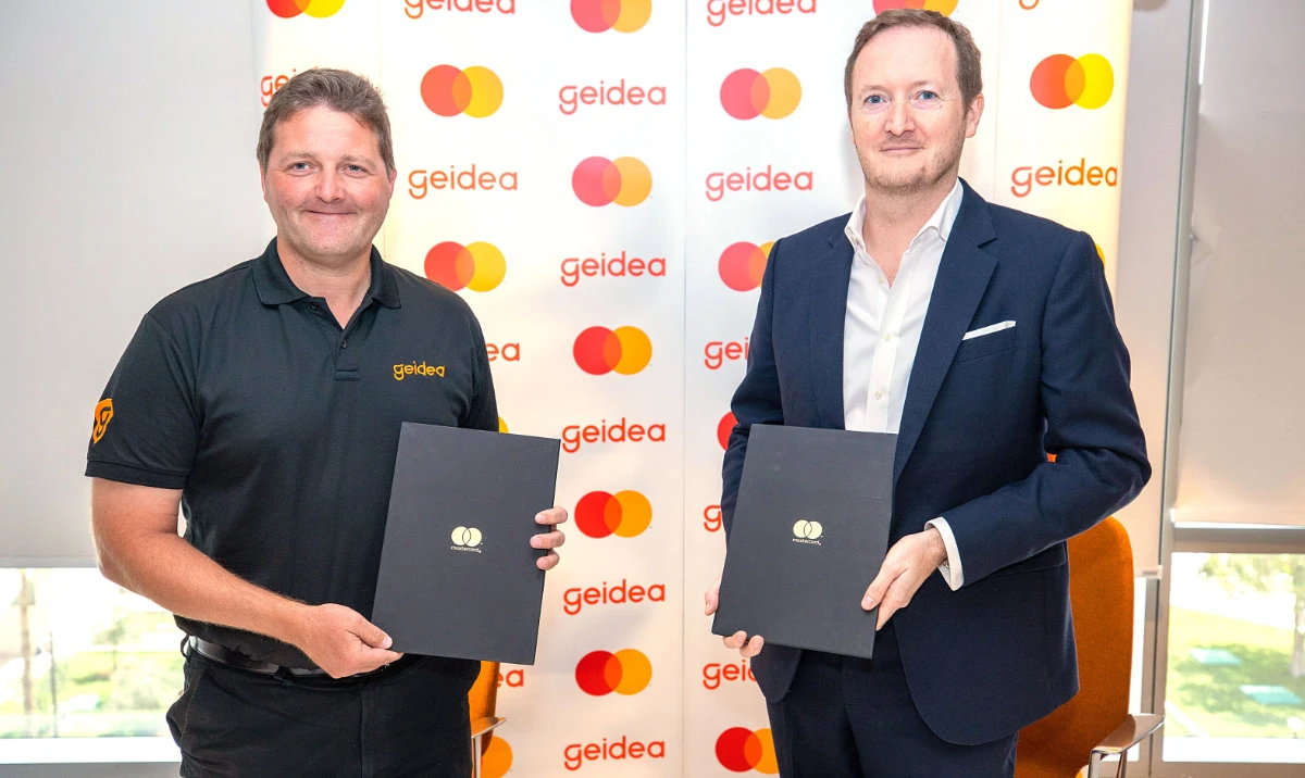 Laurent Dhaeyer, chief strategy and growth officer, Geidea, and Adam Jones, country general manager, Mastercard, MENA Central, at the signing ceremony.