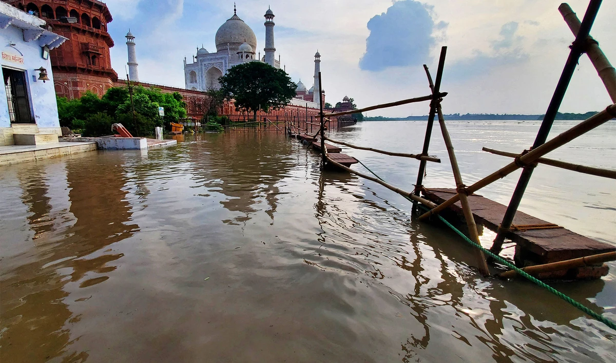 India’s Yamuna river laps walls of Taj Mahal after heavy rain
