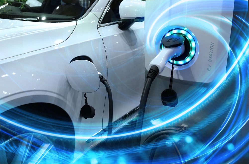 Speaking at an event held by the National Dialogue on Climate Ambition on decarbonizing ground mobility in Abu Dhabi, Minister of Climate Change and Environment Mariam Al-Mheiri said that doubling the UAE’s charging stations is part of the country’s EV policy. (Shutterstock)
