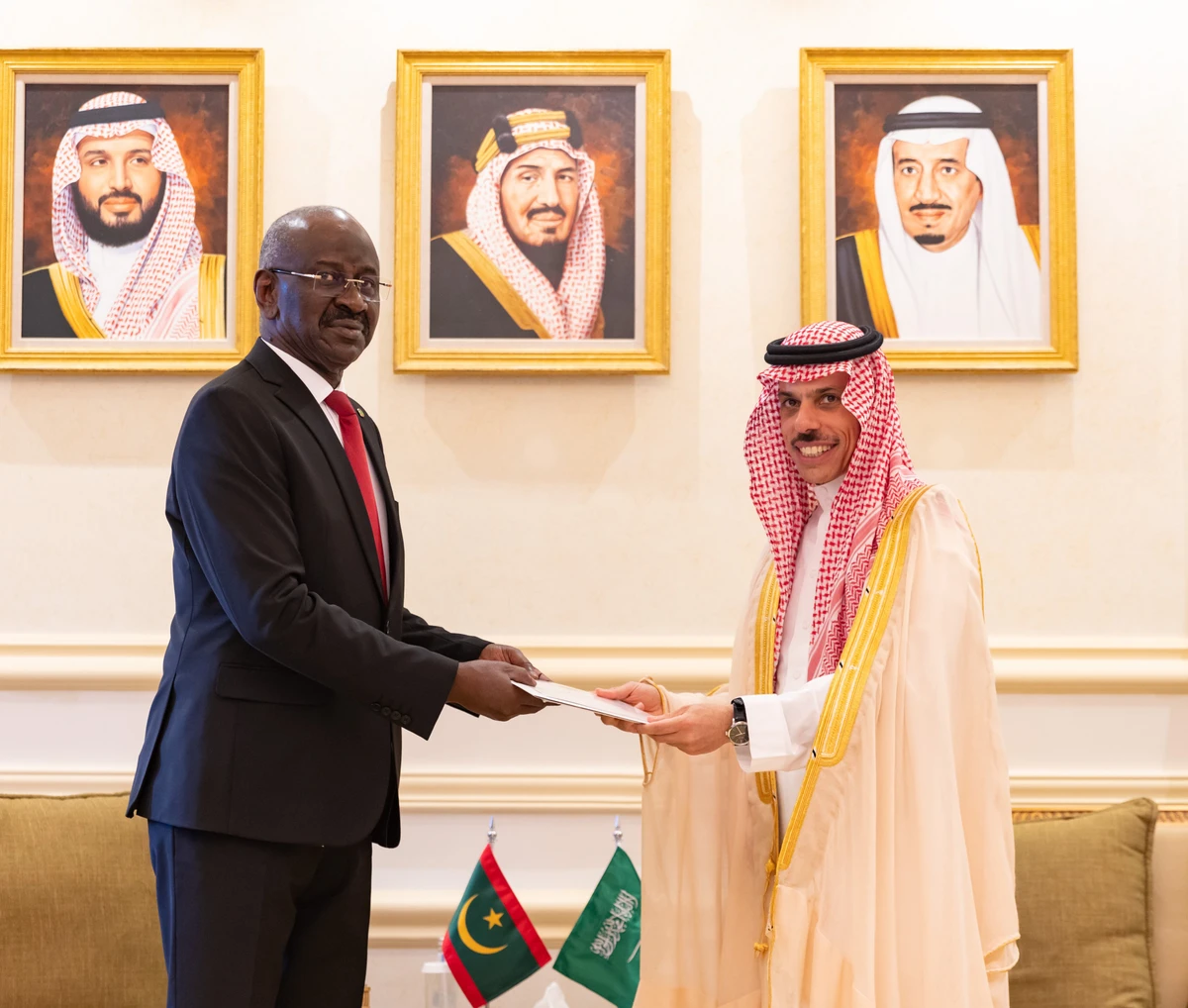 Saudi FM Prince Faisal bin Farhan and his Mauritanian counterpart in Jeddah. (SPA)