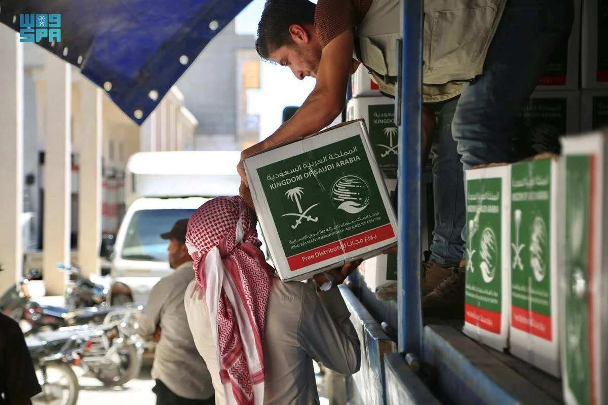 KSRelief distributing aid packages in the town of Jenderes, near Aleppo, Syria. (SPA)