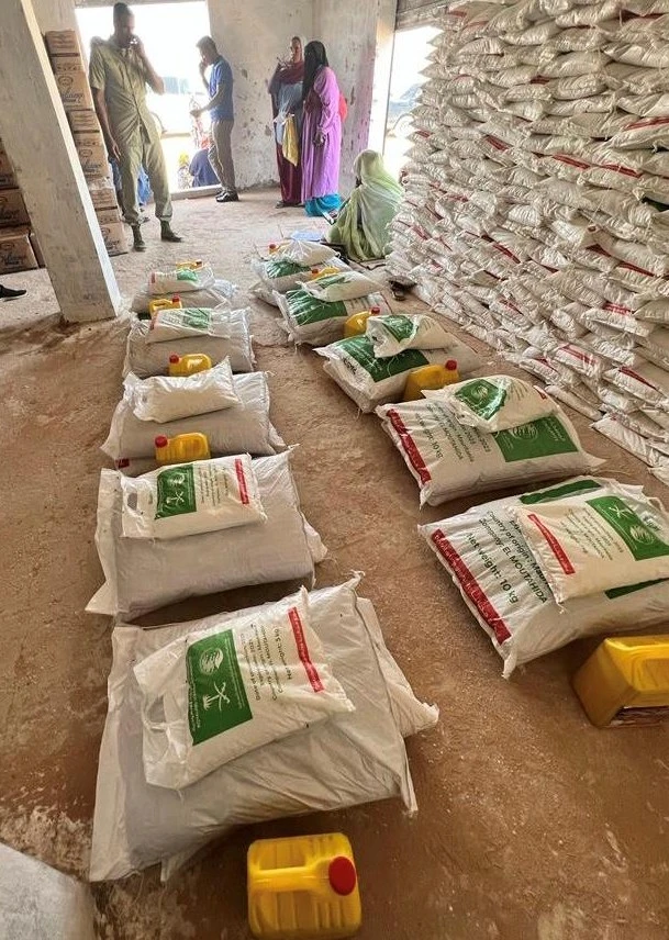 KSrelief delivered nearly 2000 food parcels to those in need. (SPA)