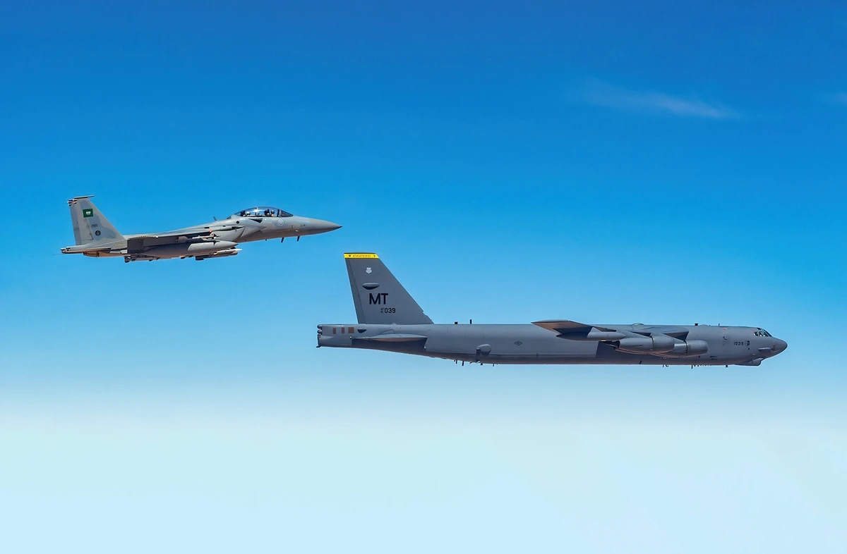 A Royal Saudi Air Force F-15SA Aircraft escorts a US B-52 strategic bomber during its transit through Saudi airspace. (File/MoD)