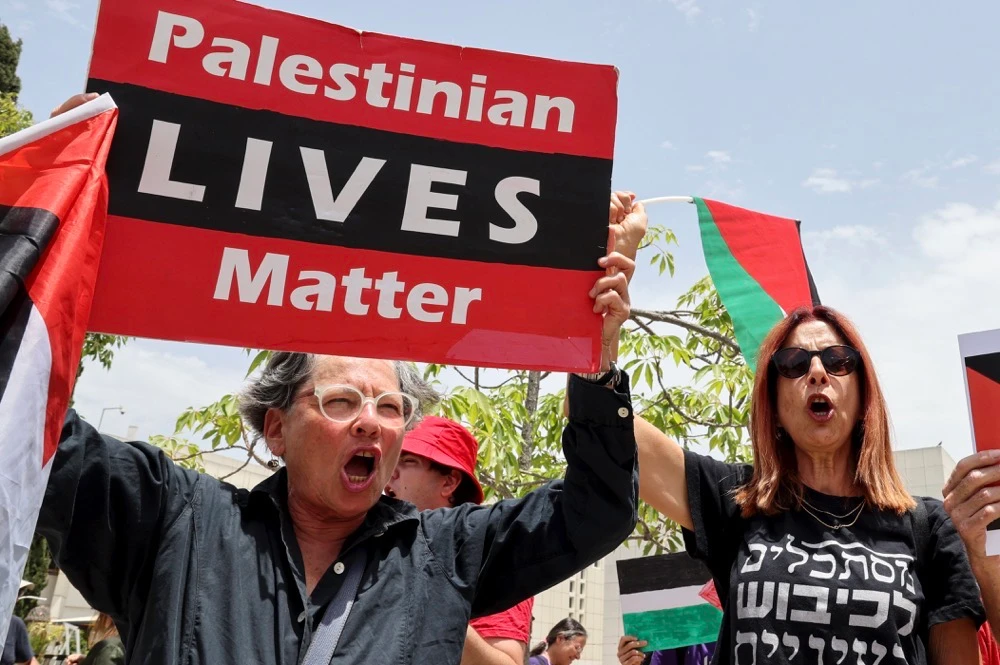 Protests against proposed legislation banning the Palestinian flag. (AFP)