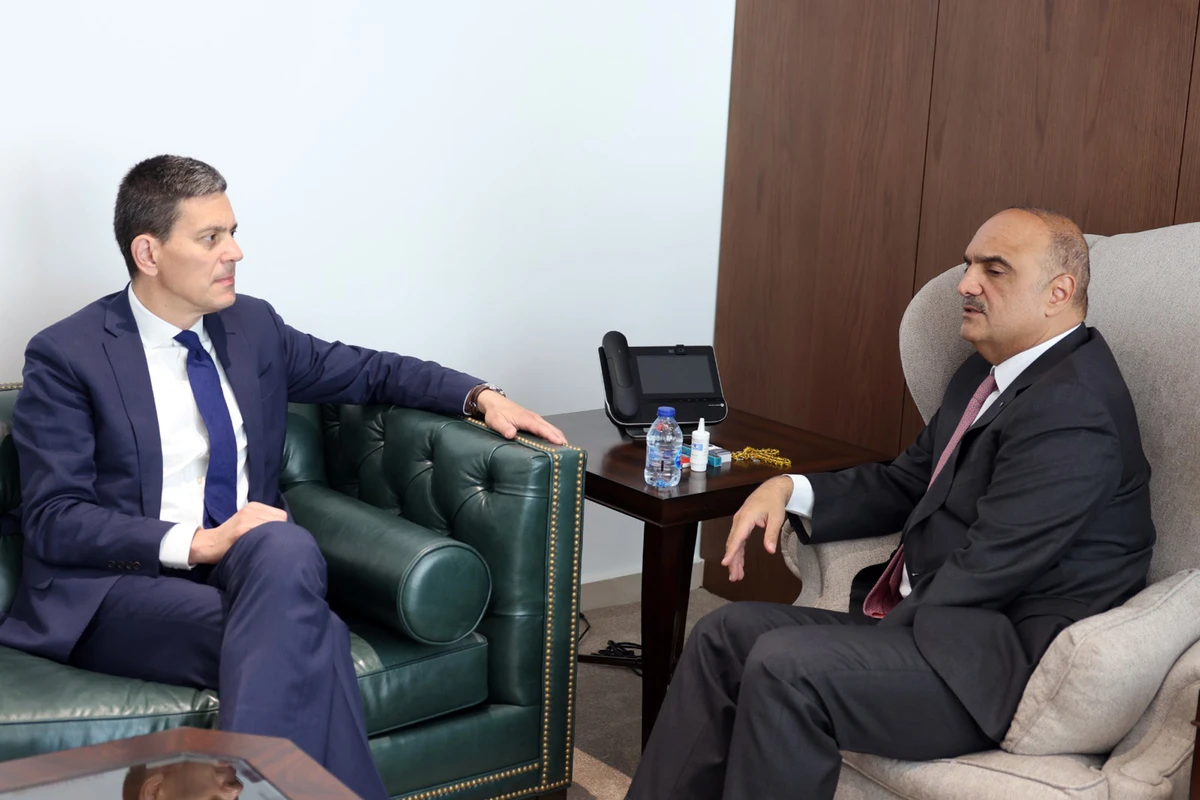 Jordan’s PM Bisher Khasawneh and IRC CEO David Miliband. (Petra)